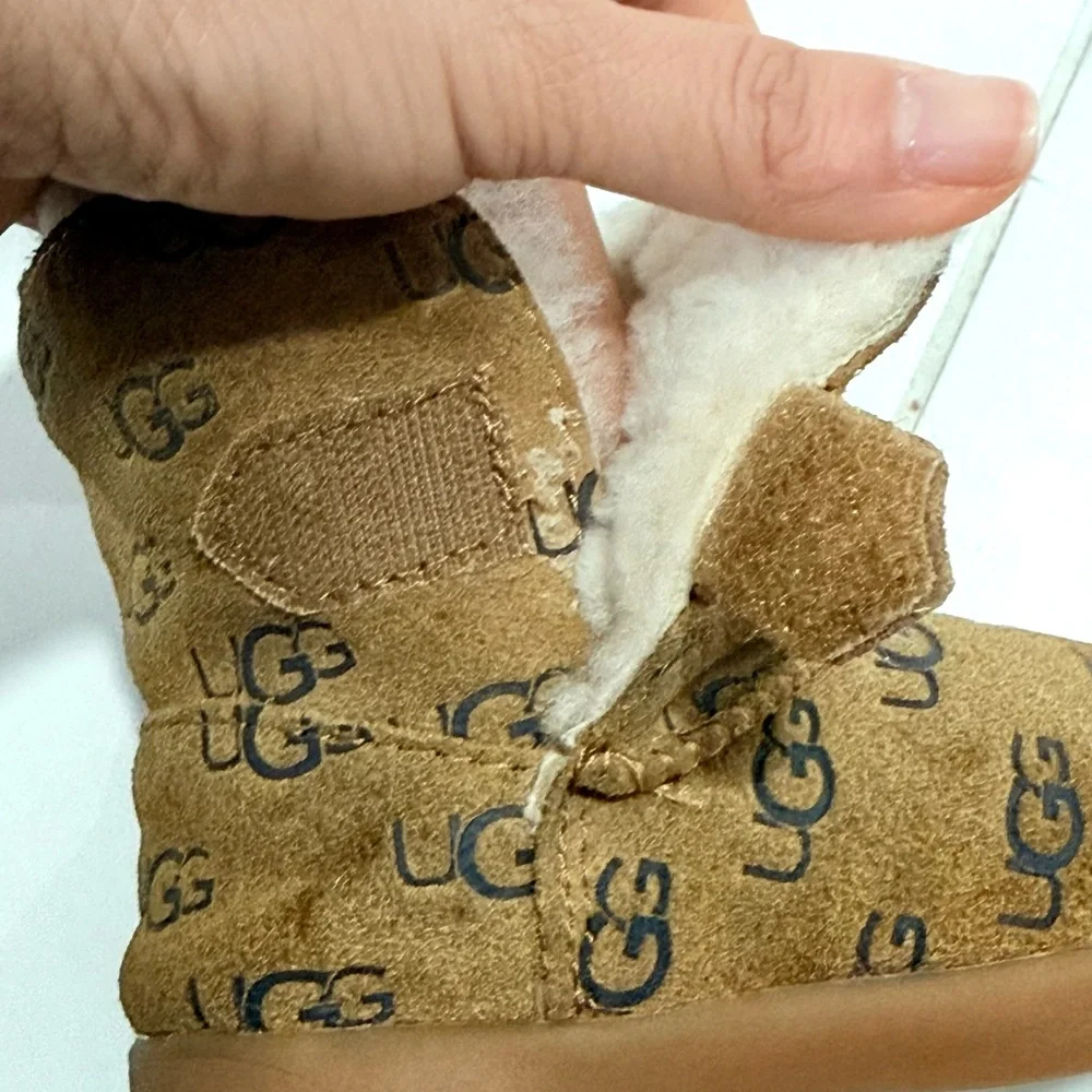 UGG Keelan Embossed Logo Boots for‎ toddlers 8